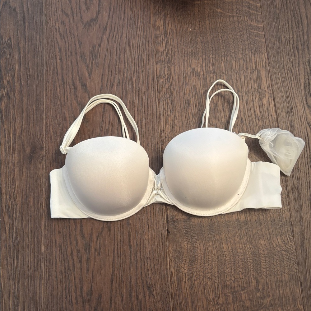 Elegant White Strapless push-up bra